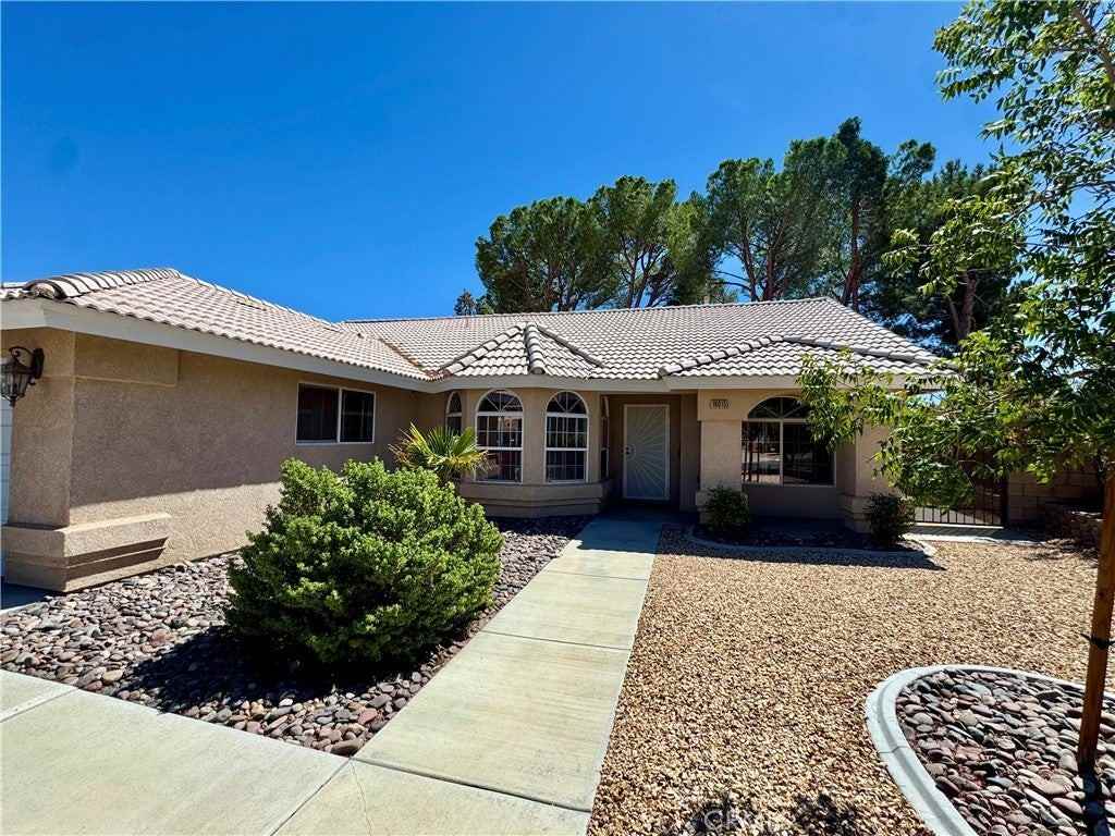 18015 Wildwood Dr - Photo 3 of 31