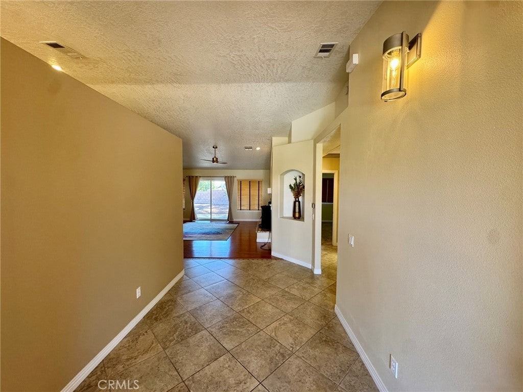 18015 Wildwood Dr - Photo 6 of 31