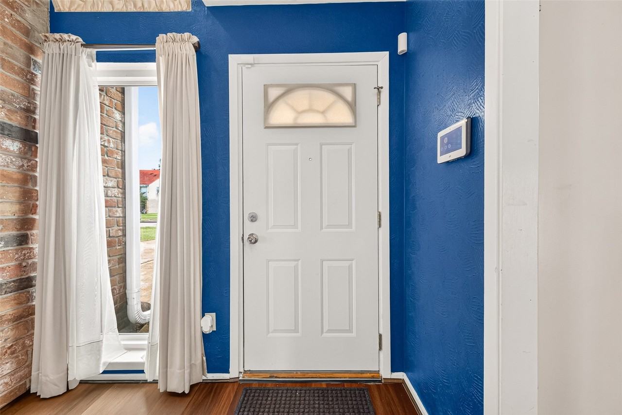 6138 Gallant Forest Dr - Photo 3 of 33