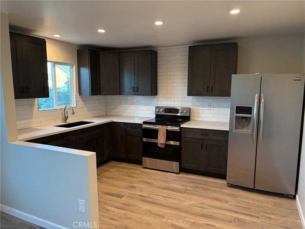 1148 N Elmwood Ave - Photo 2 of 12
