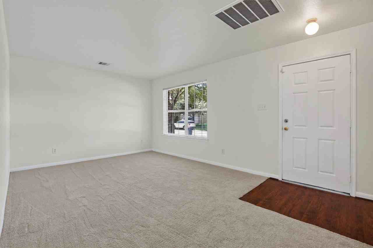 16323 Cole Bridge Ln - Photo 5 of 40