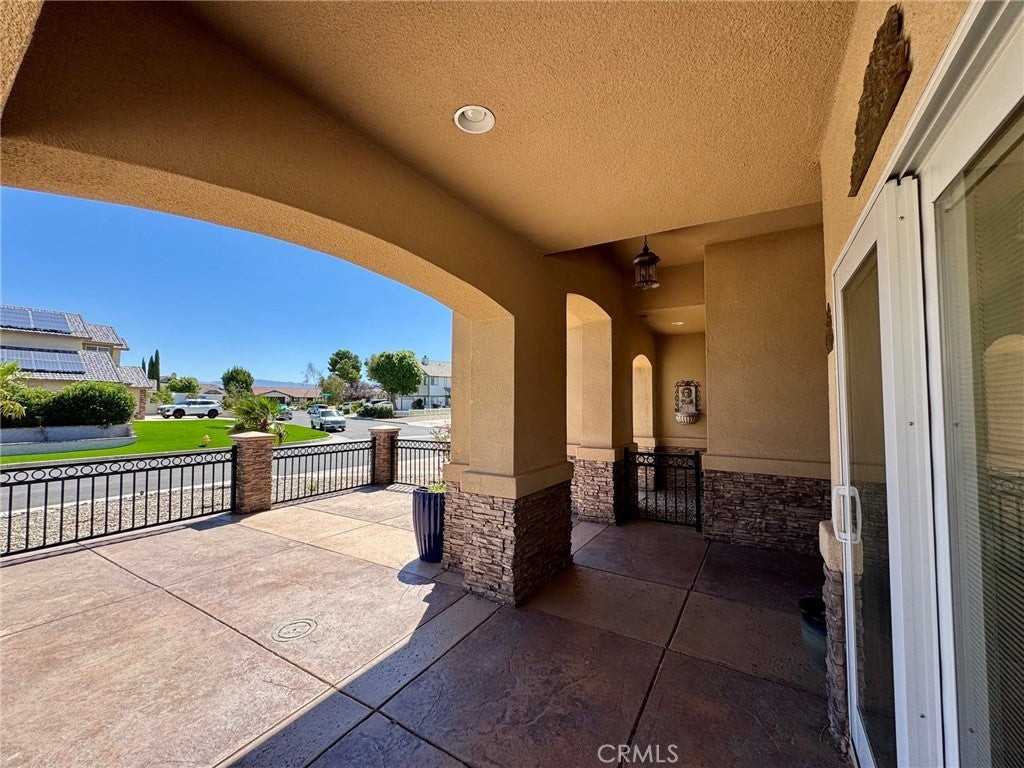 13880 Evergreen Ln - Photo 5 of 28