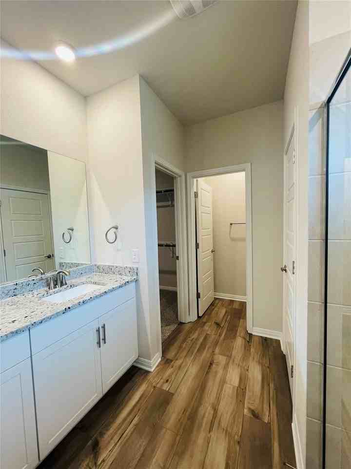 13724 Heartland Dr - Photo 2 of 20