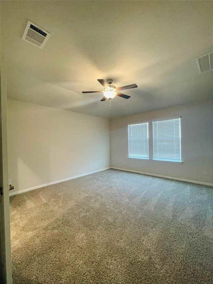 13724 Heartland Dr - Photo 4 of 20