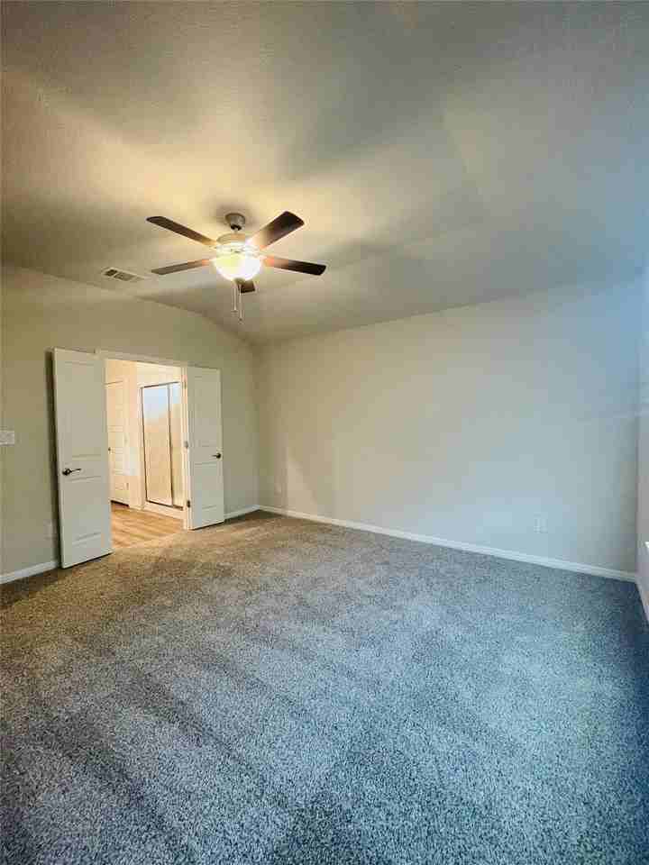 13724 Heartland Dr - Photo 5 of 20