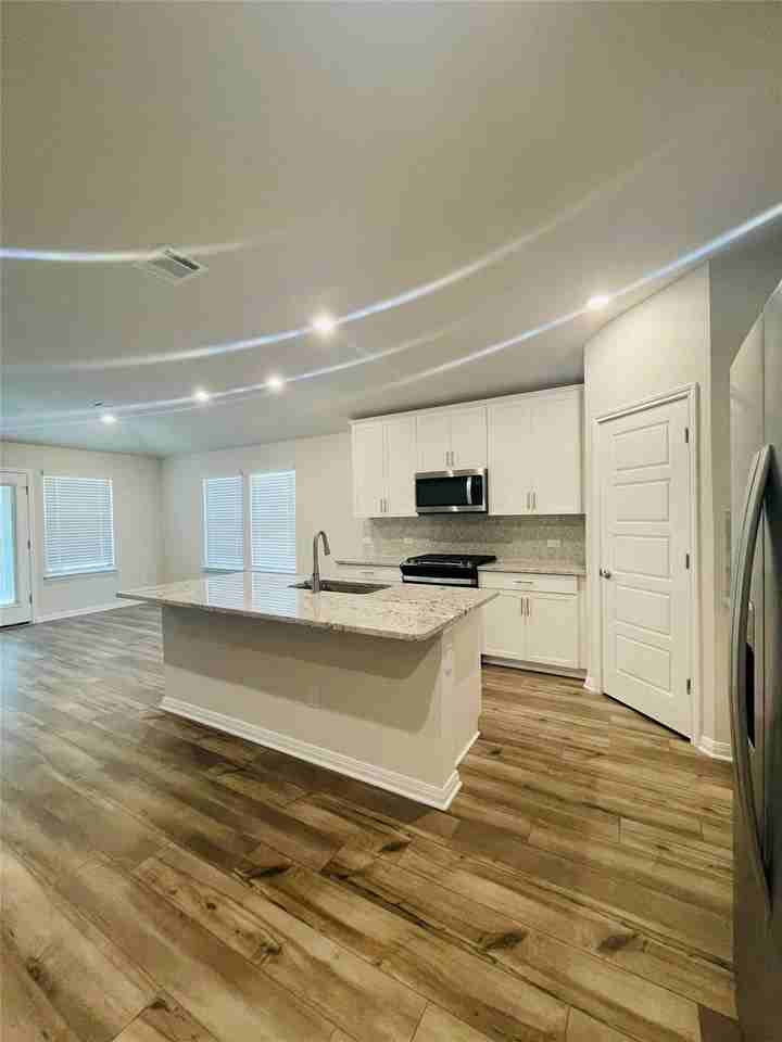 13724 Heartland Dr - Photo 6 of 20