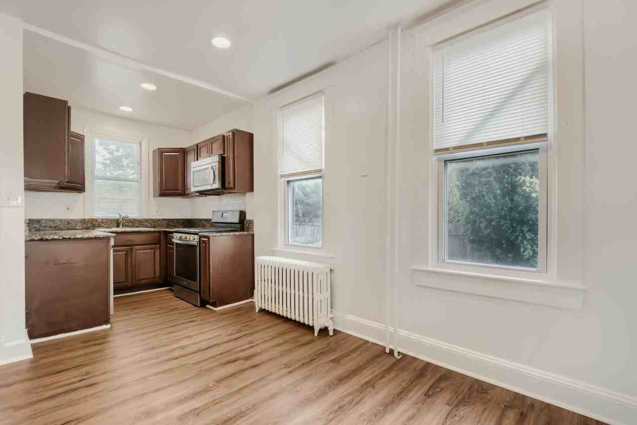 3513 Kenyon Ave - Photo 6 of 17