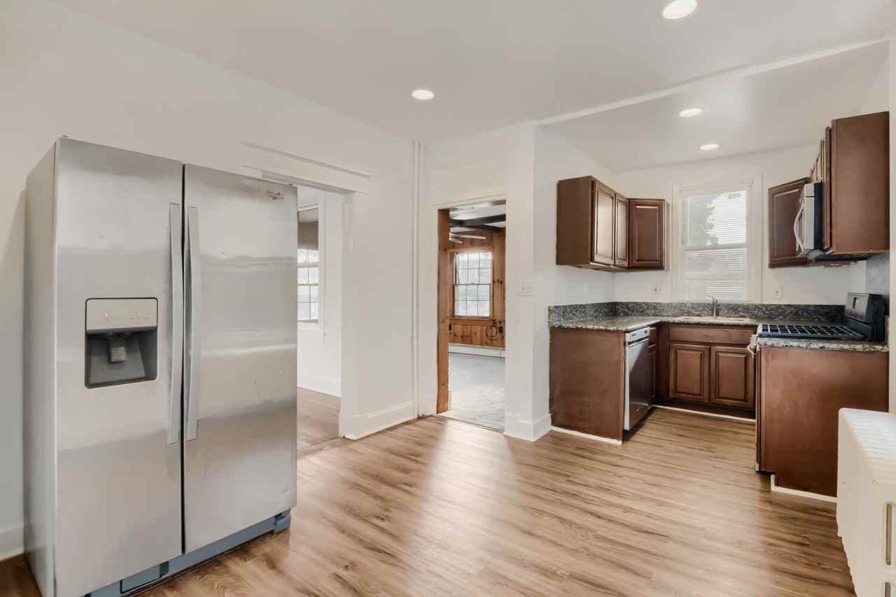 3513 Kenyon Ave - Photo 7 of 17