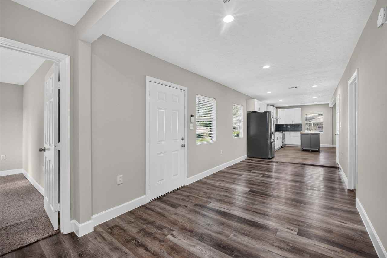5217 Pomander Rd - Photo 2 of 19