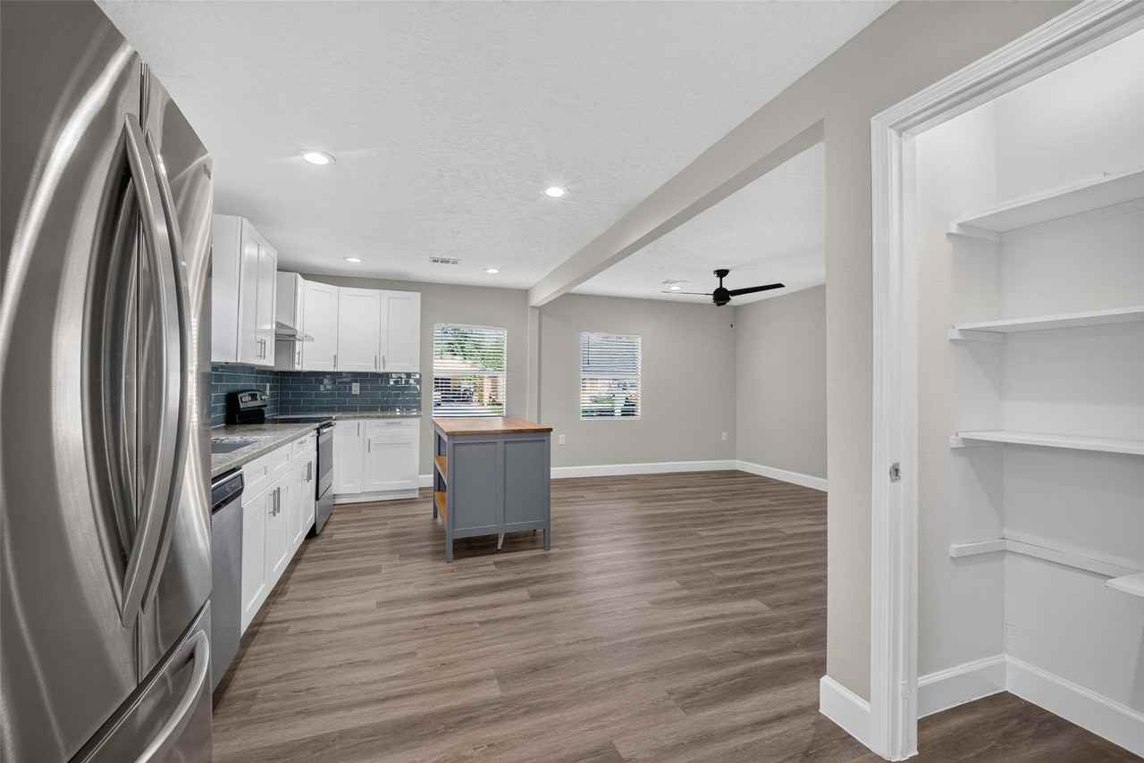 5217 Pomander Rd - Photo 3 of 19