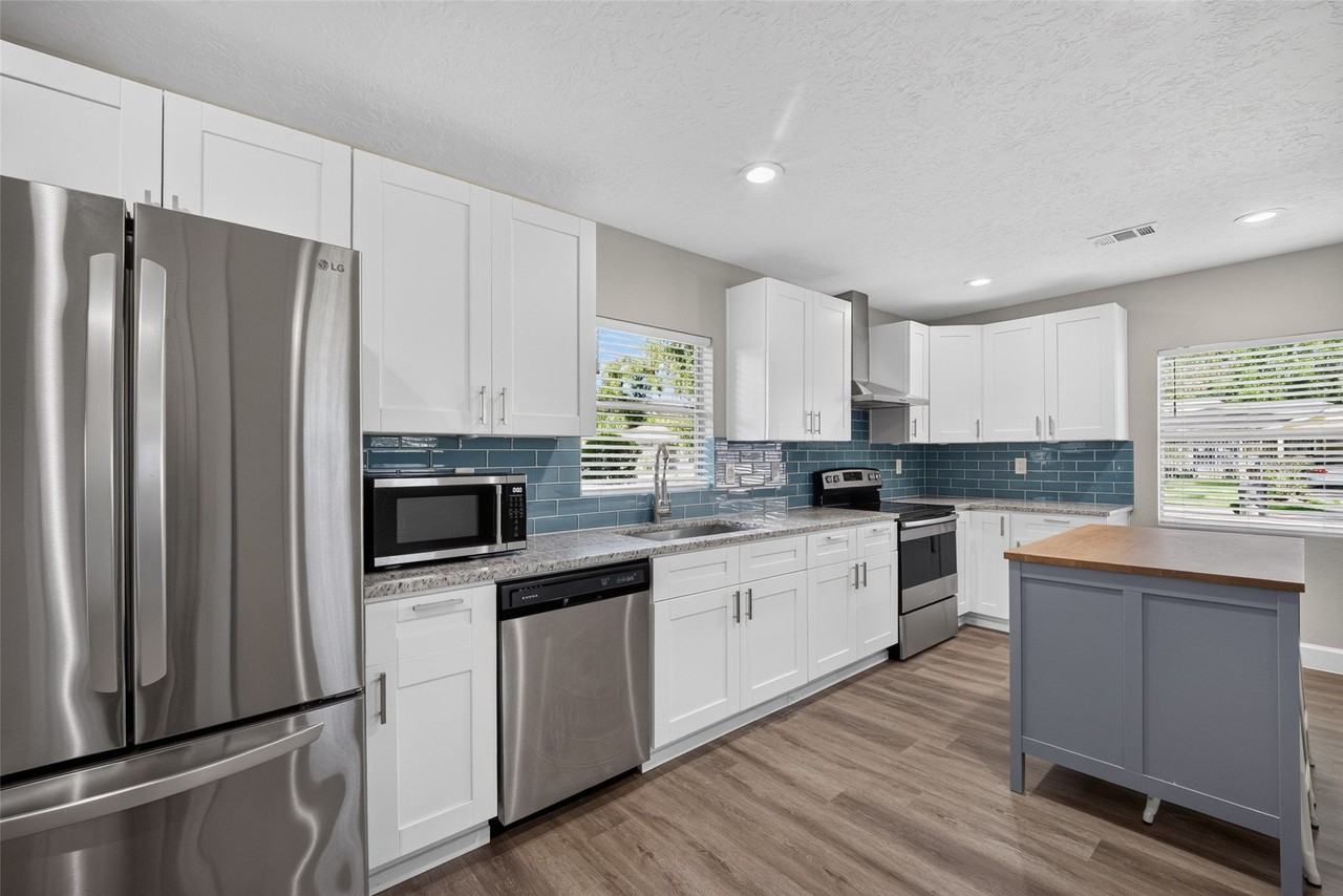 5217 Pomander Rd - Photo 5 of 19