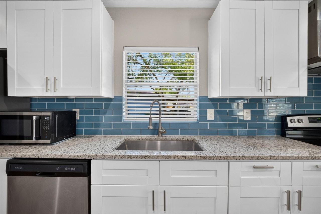 5217 Pomander Rd - Photo 6 of 19