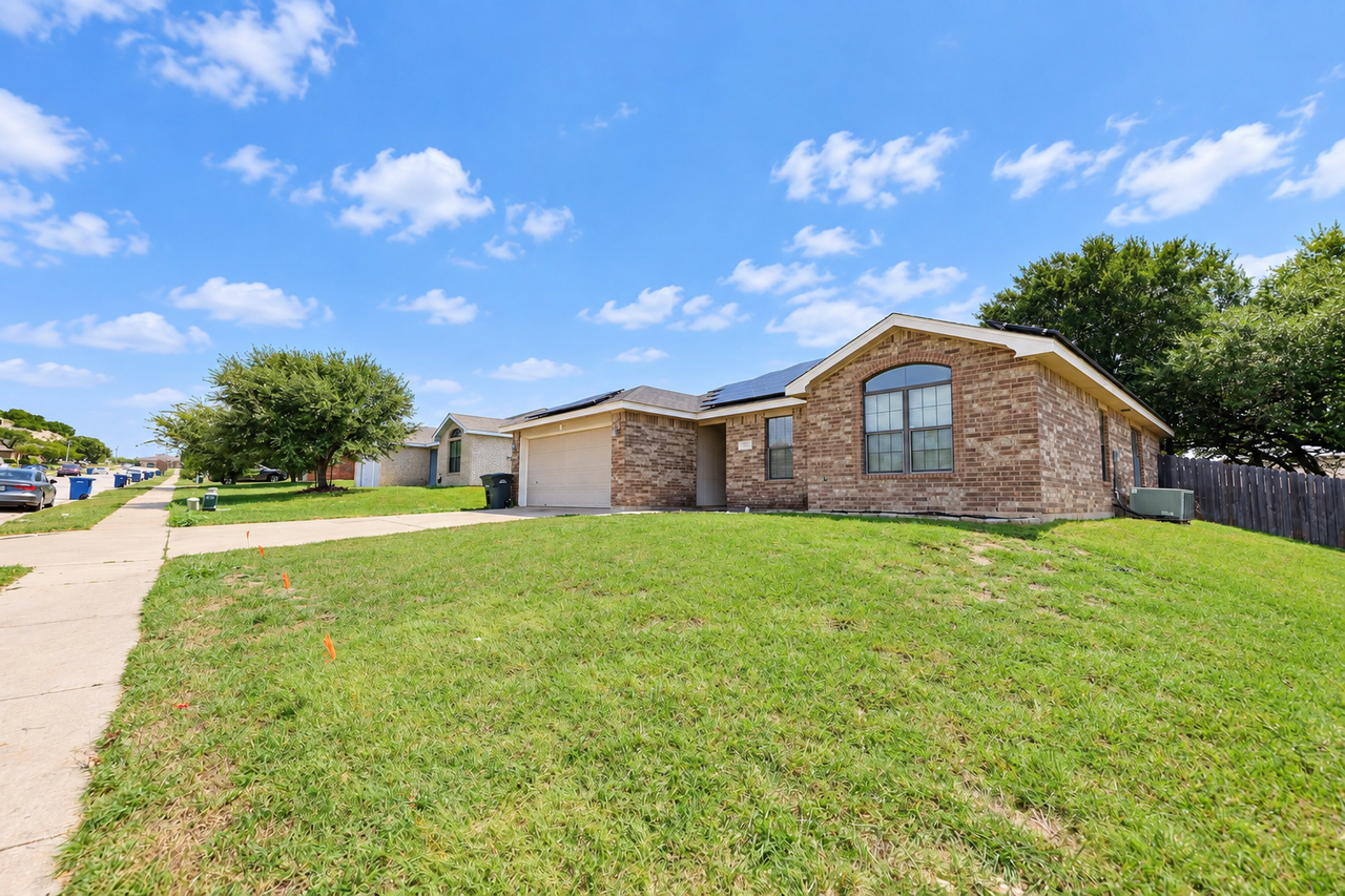 1123 Marlee Cir - Photo 3 of 21