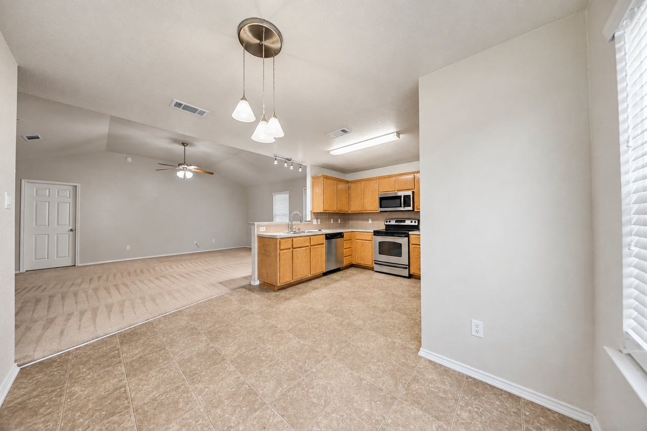 1123 Marlee Cir - Photo 6 of 21