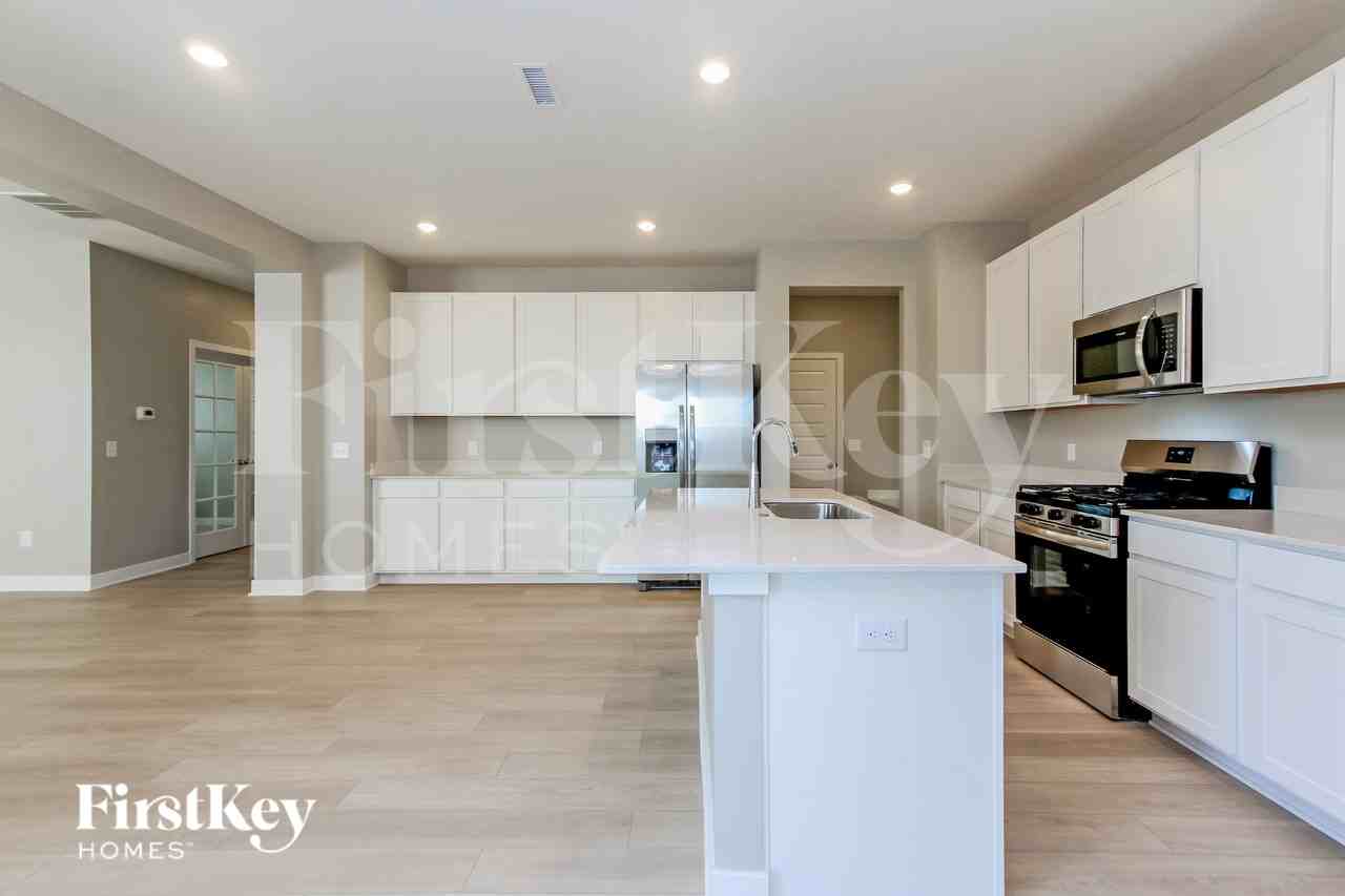 930 Shadow Dr - Photo 6 of 19