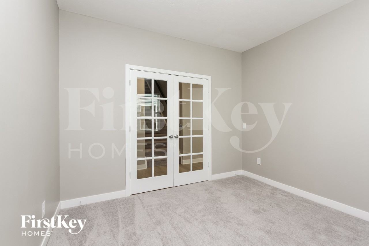 930 Shadow Dr - Photo 7 of 19