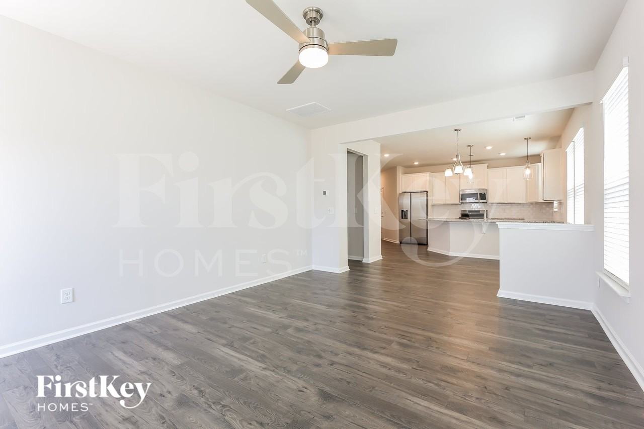611 Goldburn Way - Photo 4 of 15
