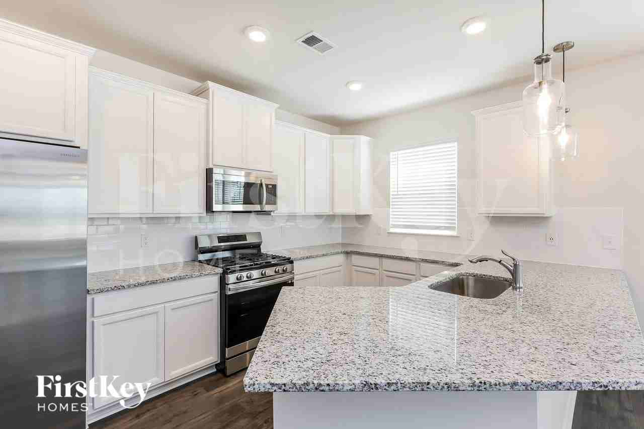 611 Goldburn Way - Photo 5 of 15