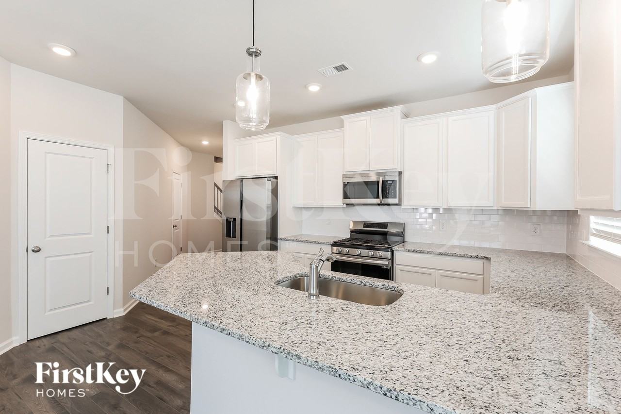 611 Goldburn Way - Photo 6 of 15