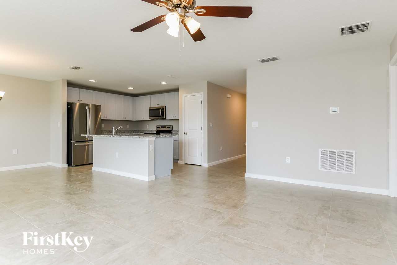 458 Earheart Dr - Photo 3 of 15