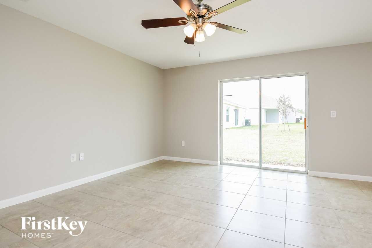 458 Earheart Dr - Photo 4 of 15