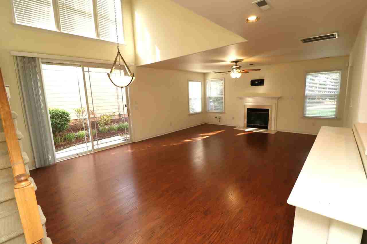 10448 Neland St - Photo 4 of 40