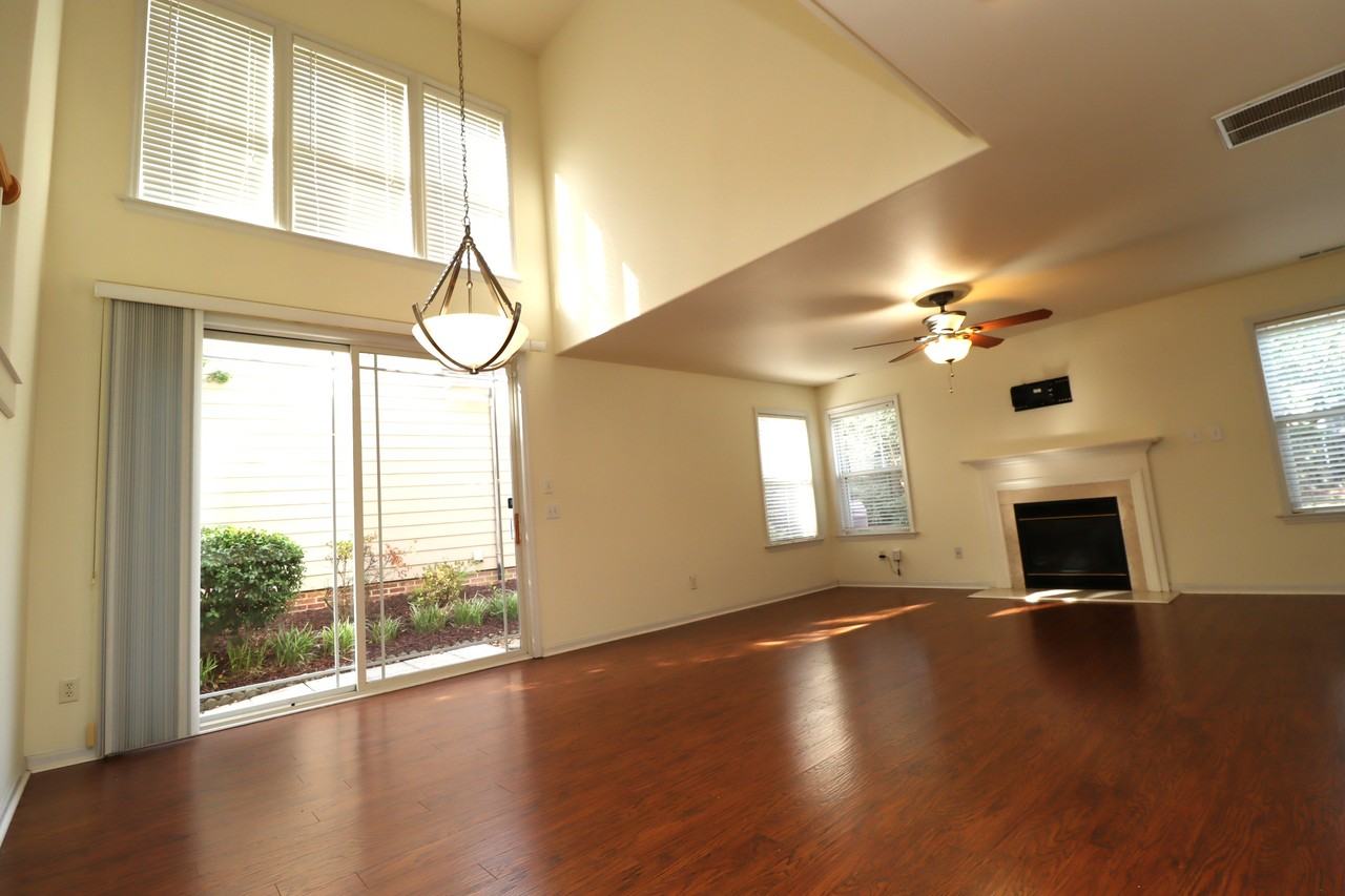 10448 Neland St - Photo 5 of 40