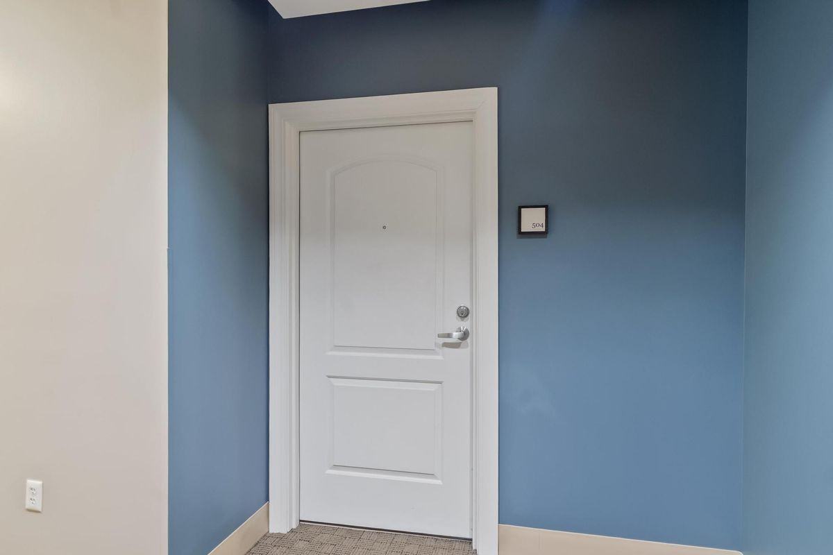 52 Lawrence Dr - Photo 6 of 39