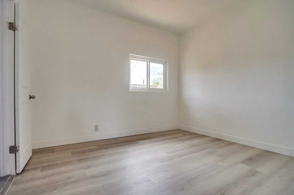 3085 Inez St - Photo 2 of 25