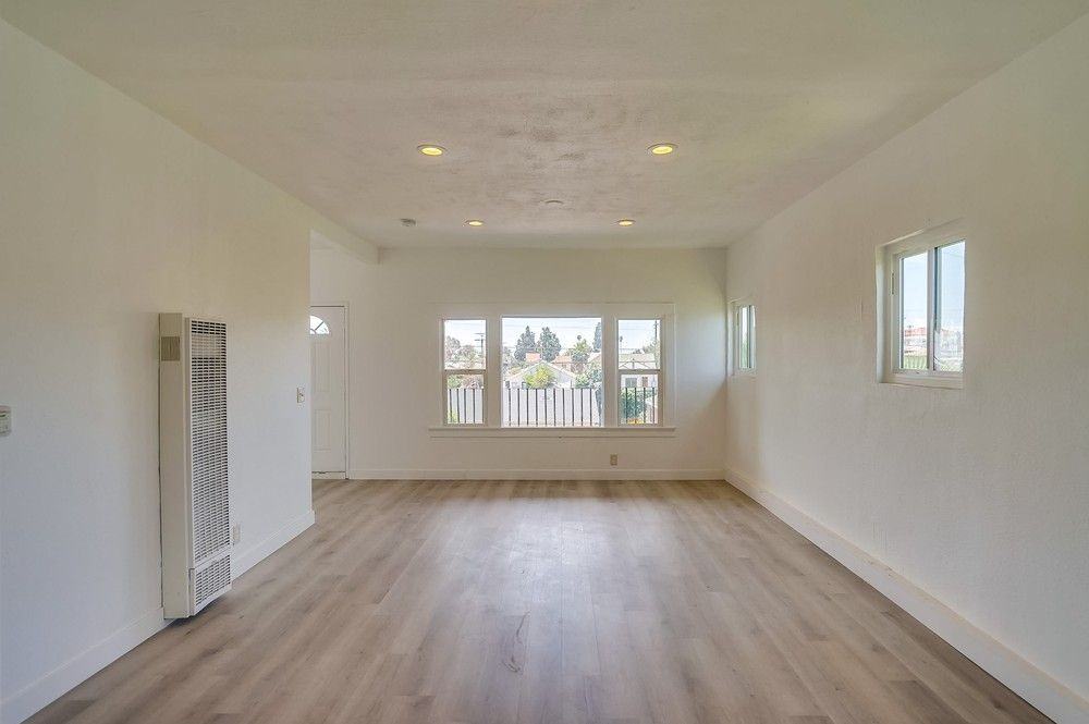 3085 Inez St - Photo 3 of 25
