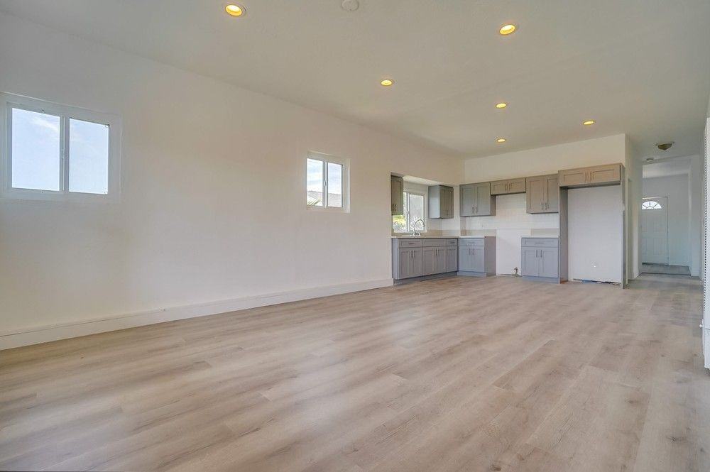 3085 Inez St - Photo 5 of 25