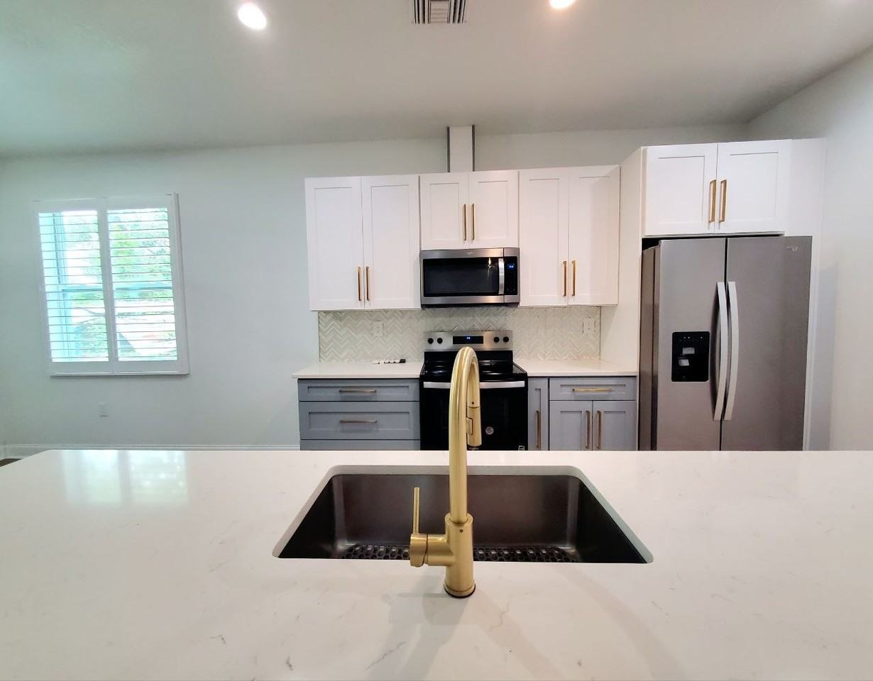 2616 E Cayuga St - Photo 7 of 22