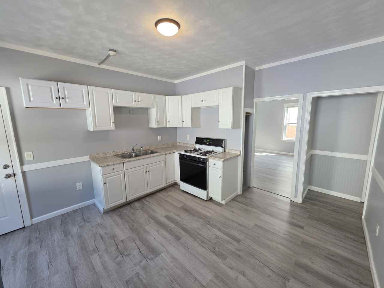 888 Branch Ave - Photo 2 of 9