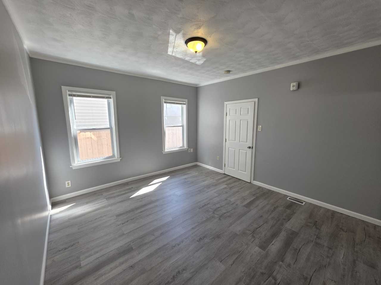 888 Branch Ave - Photo 4 of 9
