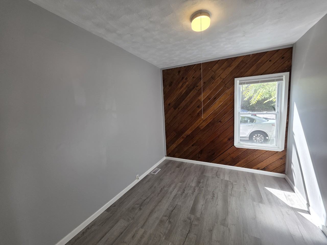 888 Branch Ave - Photo 5 of 9