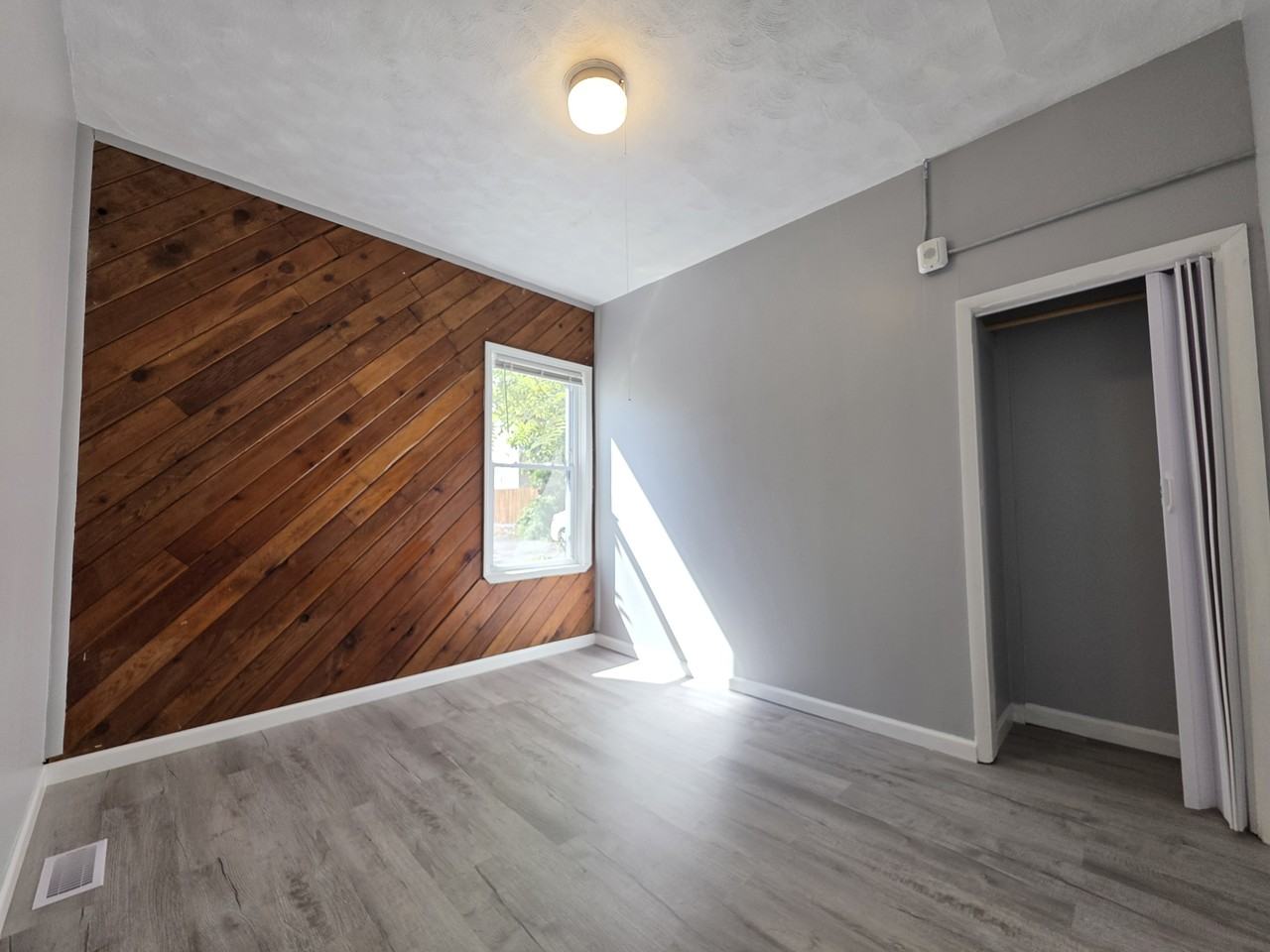 888 Branch Ave - Photo 6 of 9