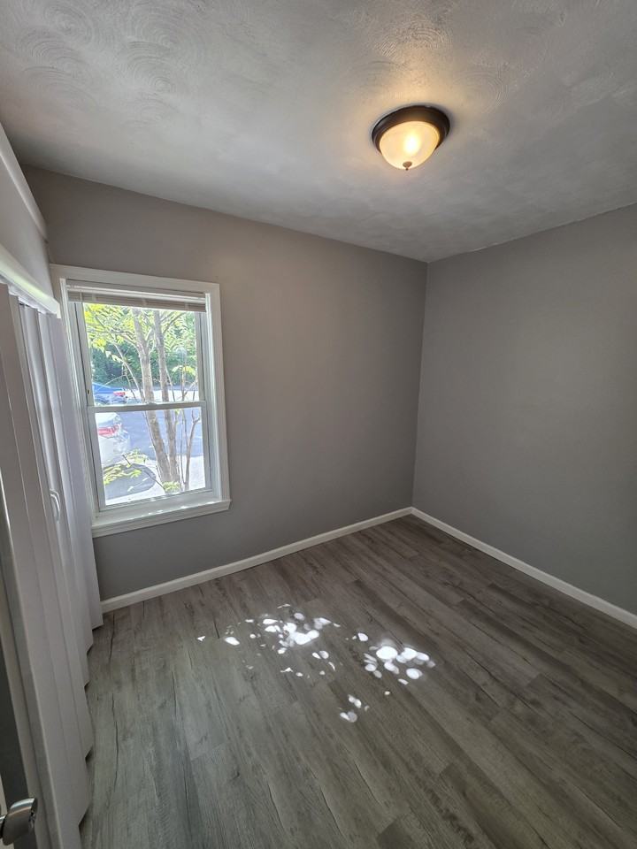 888 Branch Ave - Photo 7 of 9