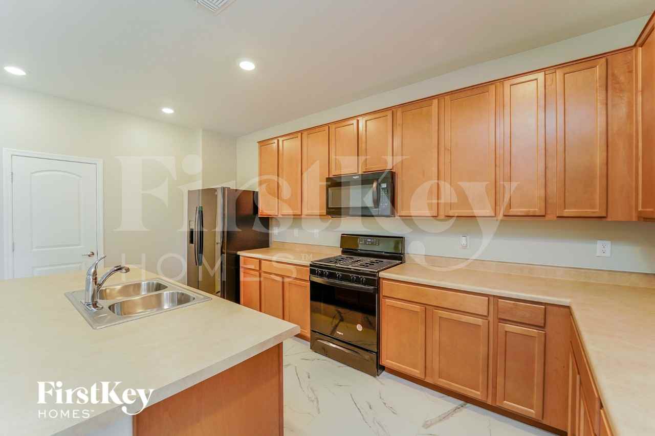 7875 N Scholes Ave - Photo 6 of 15