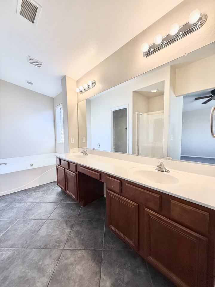 5425 W Grove St - Photo 6 of 25