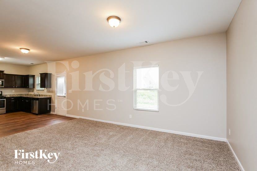 704 Nonsuch Ct - Photo 4 of 15