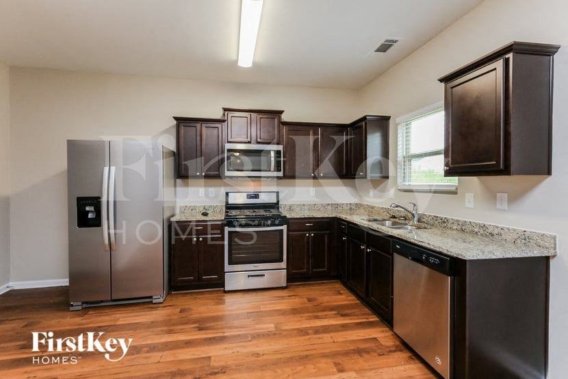 704 Nonsuch Ct - Photo 5 of 15