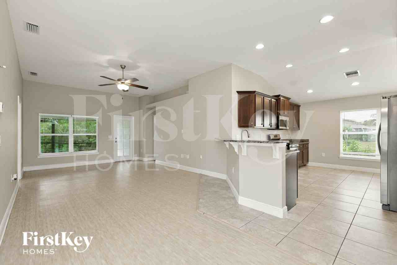 446 Xingu Ct - Photo 4 of 17