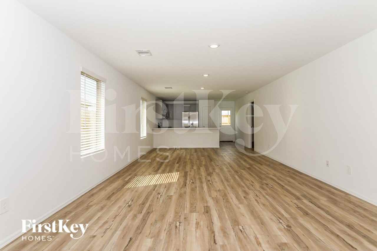 399 Jewett Meadow Dr - Photo 3 of 15