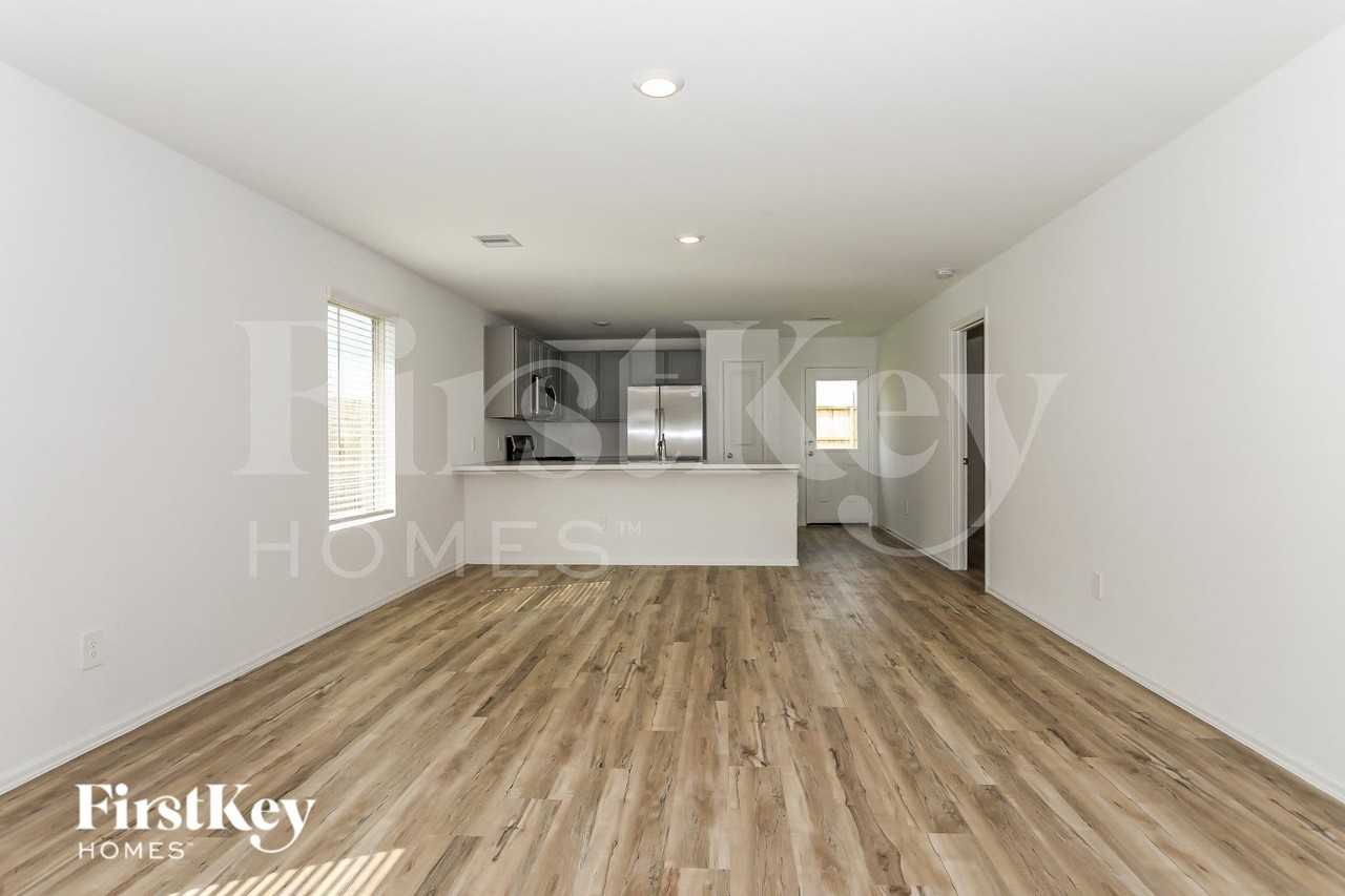 399 Jewett Meadow Dr - Photo 4 of 15