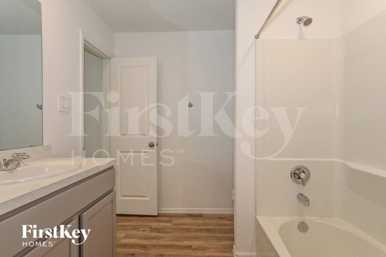 399 Jewett Meadow Dr - Photo 6 of 15