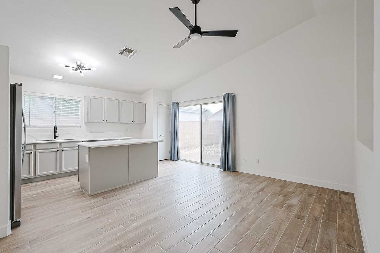 3043 W Abraham Ln - Photo 4 of 29