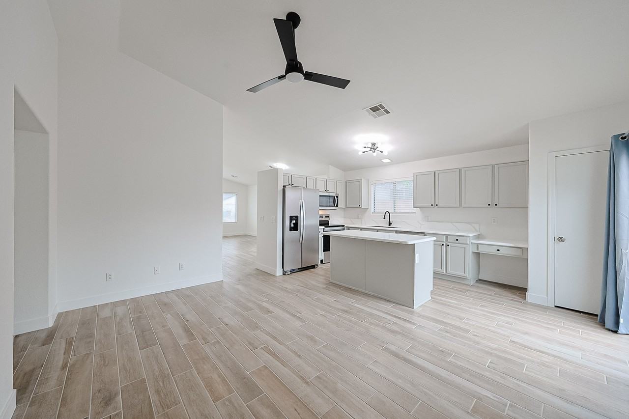 3043 W Abraham Ln - Photo 7 of 29