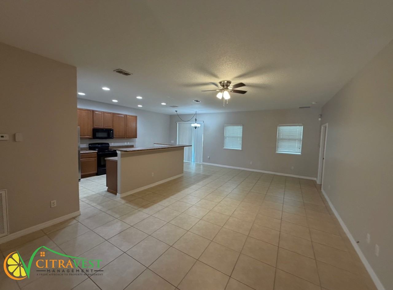 1033 Lancelot Dr - Photo 3 of 12