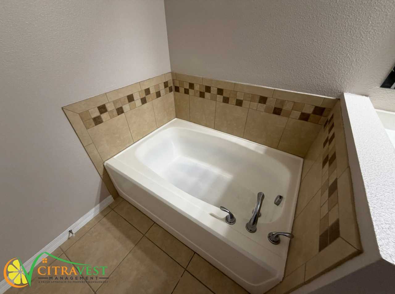 1033 Lancelot Dr - Photo 7 of 12