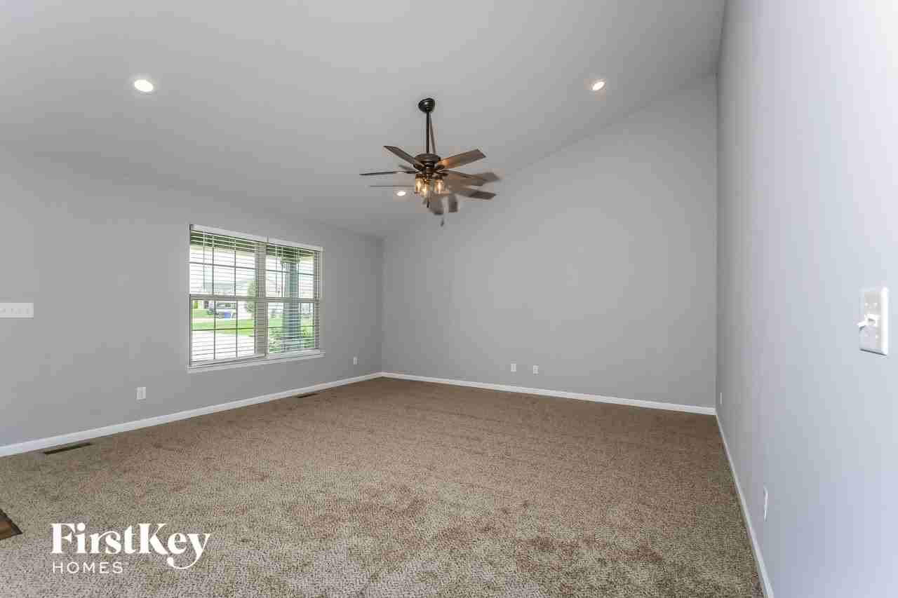 103 Hampton Dr - Photo 3 of 15